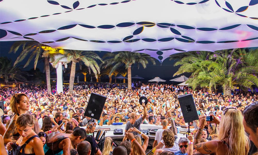 Hot Summer in Ibiza – Where the Sun Sets Late and the Soul Rises